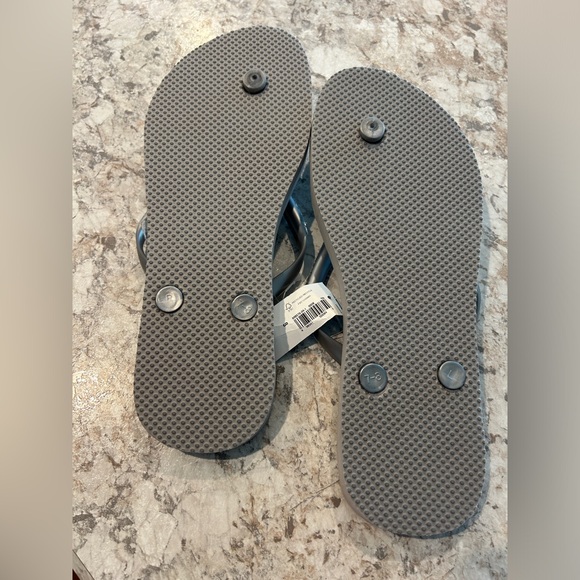 Women Old Navy Gray Flip Flops Jewel Like Accents Size 8 - Picture 4 of 9